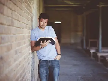 Más de 2.500 alumnos de FP Superior y Universidad recibirán becas de hasta 150 euros Más de 2.500 alumnos de FP Superior y Universidad recibirán becas de hasta 150 euros