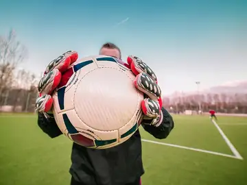 Deportistas y artistas participan en un partido de fútbol benéfico a favor de la investigación del cáncer infantil Deportistas y artistas participan en un partido de fútbol benéfico a favor de la investigación del cáncer infantil