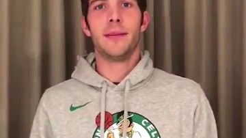 Sergi Roberto apoya la campaña 'Borremos el dolor infantil'