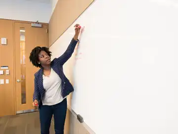 El Ministerio de Educación y FP convoca 1.499 plazas para docentes en países de los cinco continentes El Ministerio de Educación y FP convoca 1.499 plazas para docentes en países de los cinco continentes