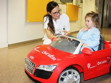 Coches teledirigidos para trasladar a los ingresados más pequeños Coches teledirigidos para trasladar a los ingresados más pequeños