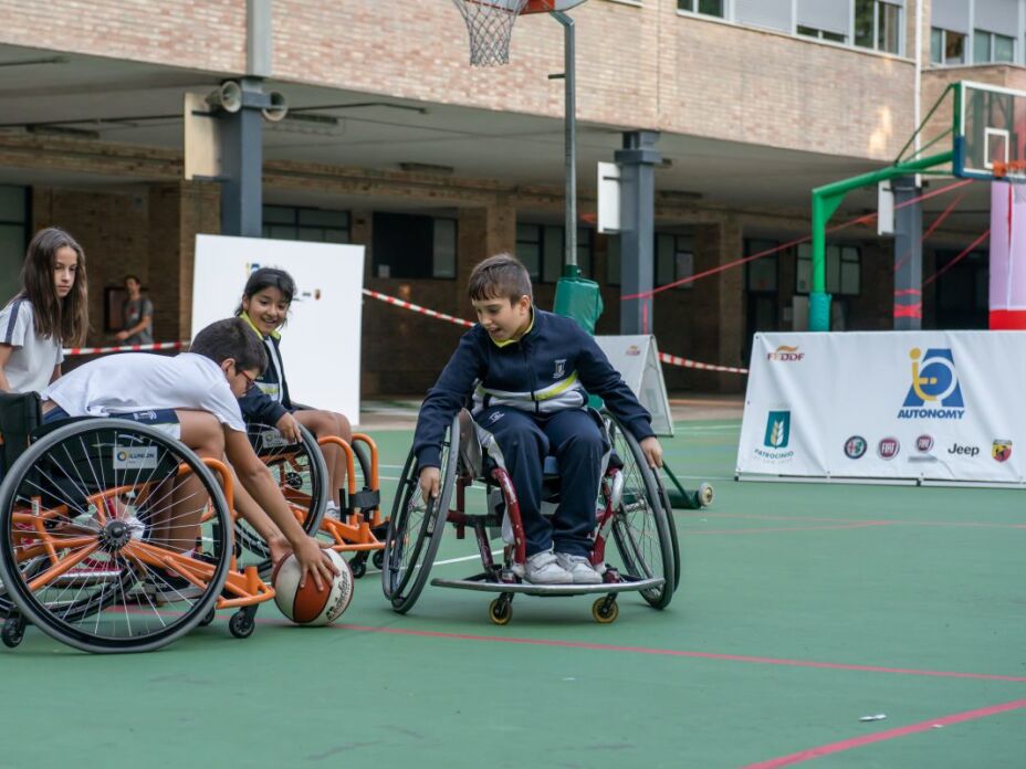 El Programa Autonomy de FCA acerca el deporte adaptado a los colegios