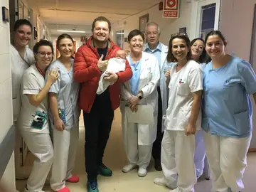 El Monaguillo visita a los niños y al equipo sanitario del Hospital de La Paz El Monaguillo visita a los niños y al equipo sanitario del Hospital de La Paz
