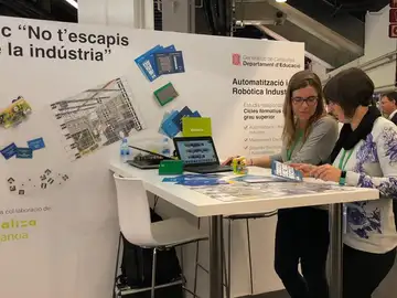 Fundación Bankia y Generalitat repartieron el juego “No te escapes de la industria” Fundación Bankia y Generalitat repartieron el juego “No te escapes de la industria”
