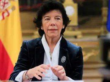La ministra de Educación afirma que no está previsto adelantar el final de curso La ministra de Educación afirma que no está previsto adelantar el final de curso