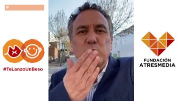 Roberto Brasero se une al lanzamiento masivo de besos