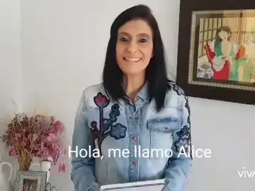 Alicia, maestra en el Colegio Duquesa de la Victoria Alicia, maestra en el Colegio Duquesa de la Victoria