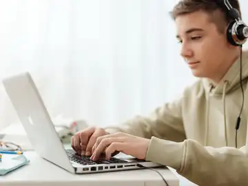 Diferencias entre la FP Online y la FP Presencial Diferencias entre la FP Online y la FP Presencial