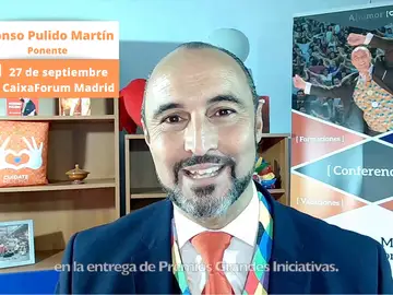 El escritor Alonso Pulido, ponente en la entrega de los Premios Grandes Iniciativas El escritor Alonso Pulido, ponente en la entrega de los Premios Grandes Iniciativas