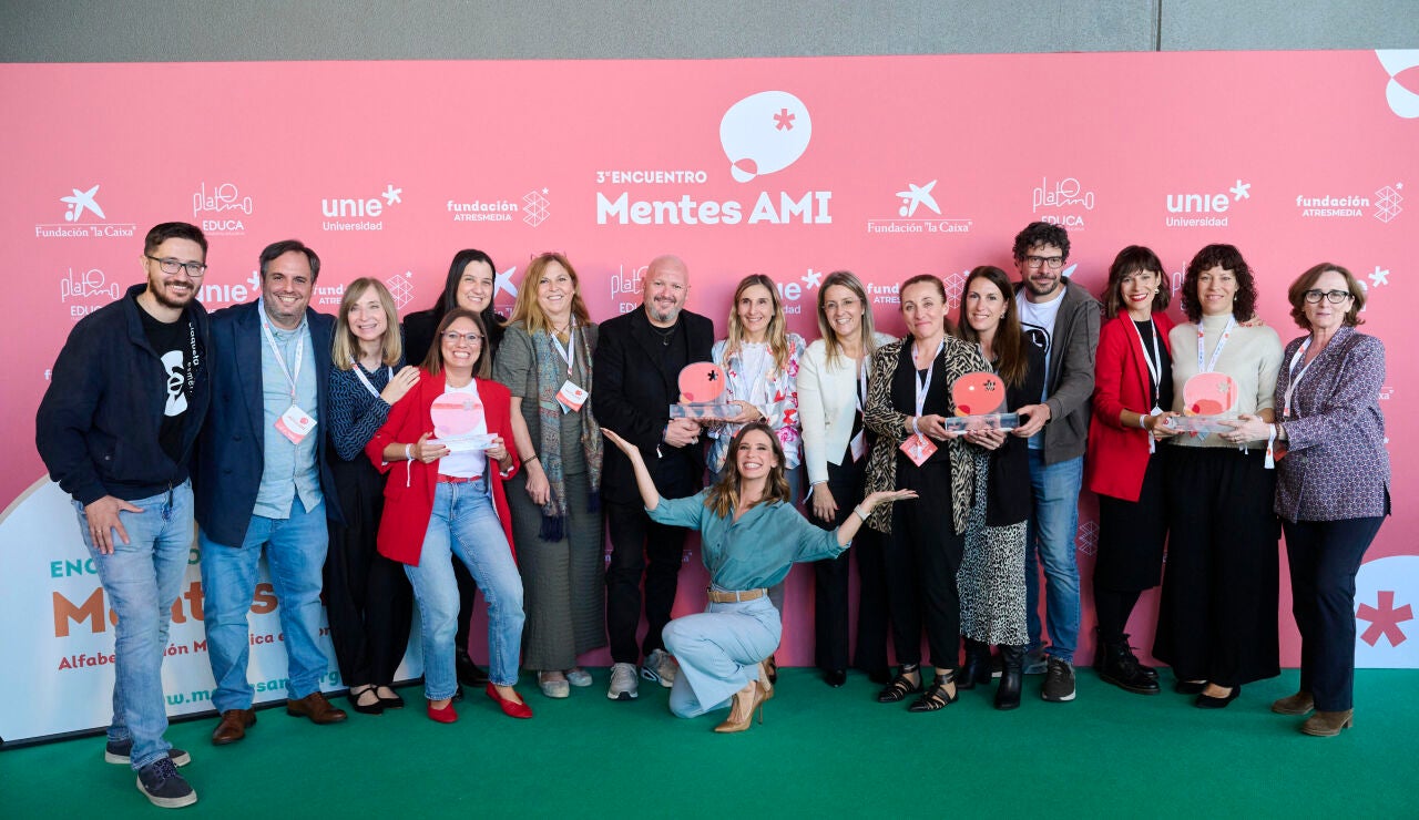 Ganadores Premios Mentes AMI 2024 con Susana Gato, Patricia Pérez y Victoria Arnáu